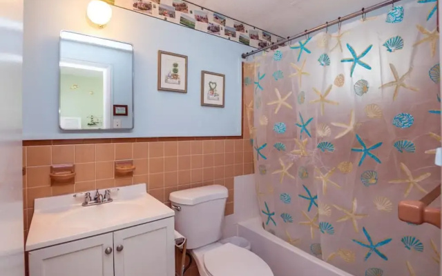 46th St Windjammer 106 1Br Condo