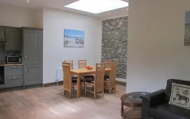 Lakeview Courtyard Cottage