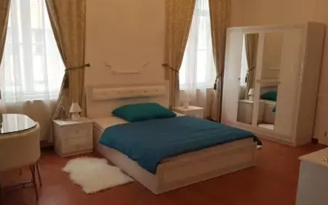Ékszerdoboz A Budai Vár Alatt