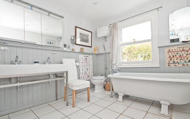 Veeve  Roderick Road 5 Bed Family Home Hampstead