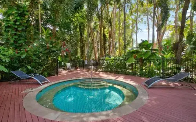 Palm Cove Beach Apartment