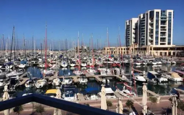 Marina Herzlia Suite