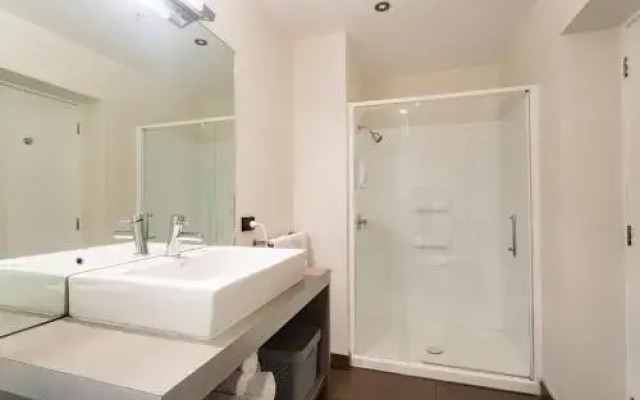 Stylish Two Bedroom Apartment With A View
