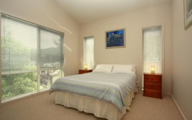 Sands Quattro Holiday House – Guest Rooms – Apollo Bay