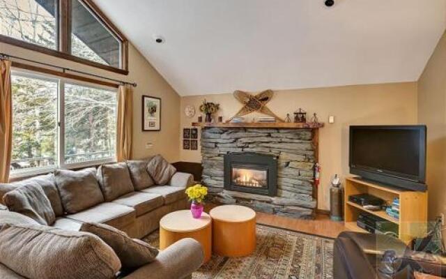 Dean Hill Chalet by RedAwning