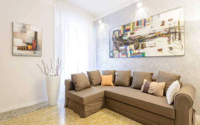 Home Holiday Rome - Colosseo