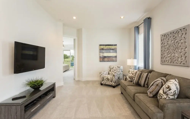 Villa Contempo at Liberty Bluff 5 Br home by RedAwning