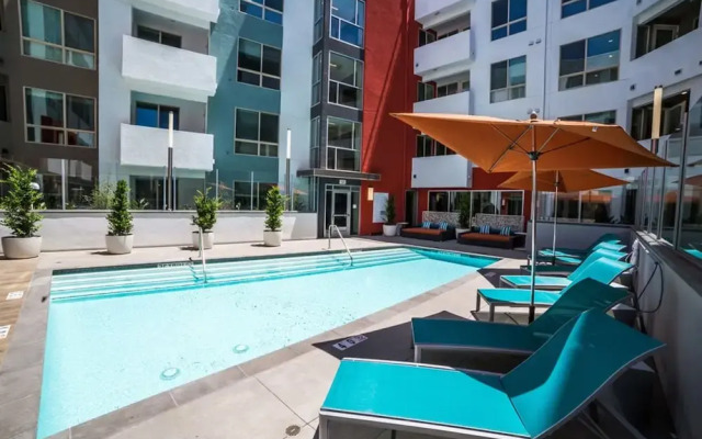 Convention Center Apartments By Barsala