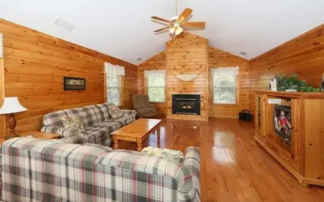 Briarstone Lodge Condo 13F by RedAwning
