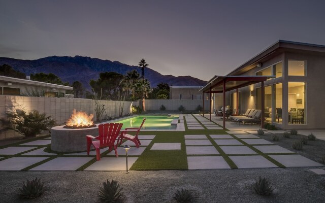 Immaculate Palm Springs House by RedAwning