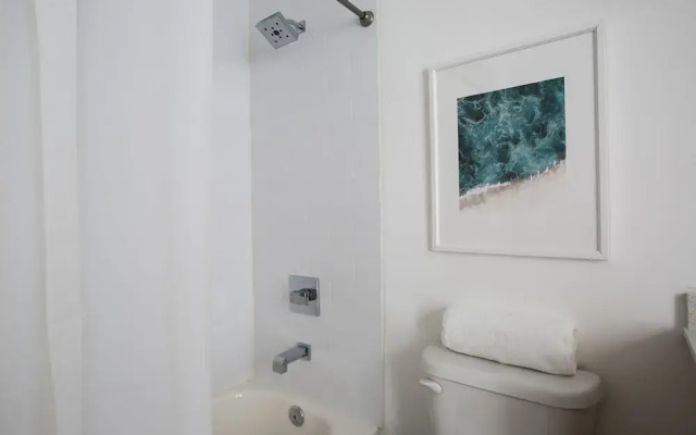 Playful Little Havana Suites by Sonder