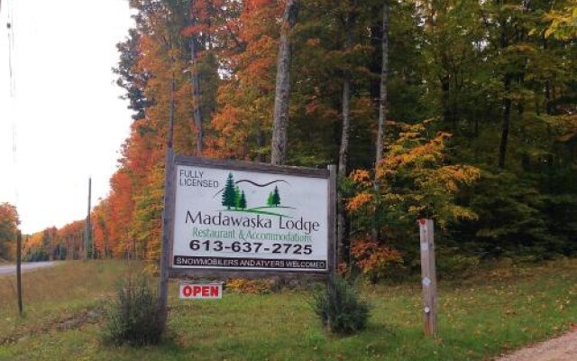 Madawaska Lodge-Camping Cabins