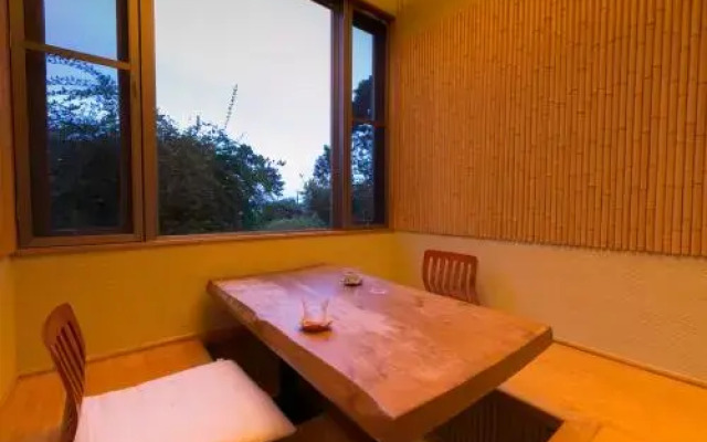 Ryokan pebble Takashima