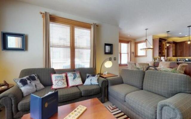 2333_red_hawk_townhms