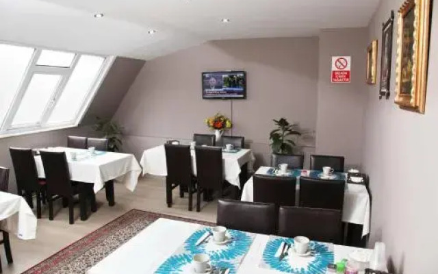 Tanin Hotel