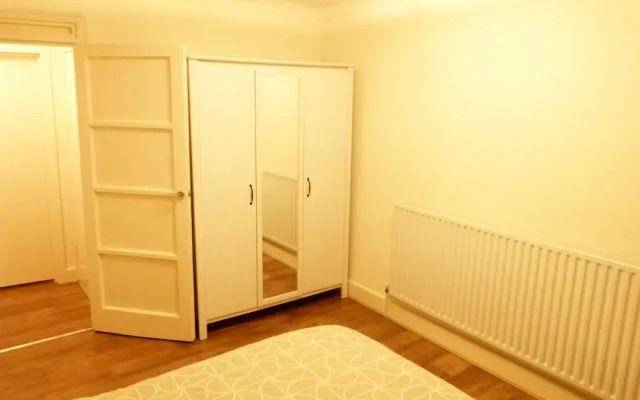 SS Property Hub - Canary Wharf Apartment