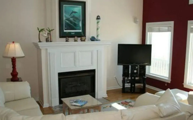 License To Chill 4 Bedroom Home by RedAwning