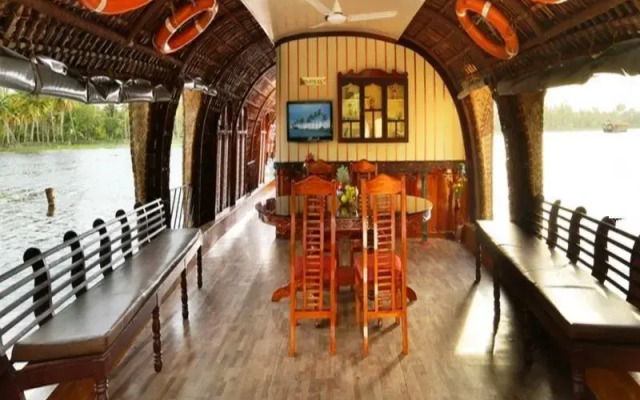 Rudra Houseboats