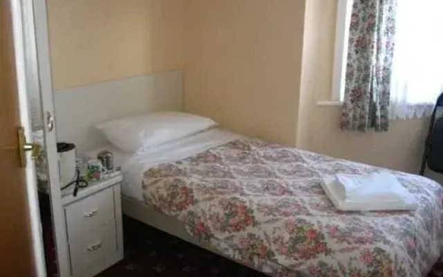 Broadway Hotel