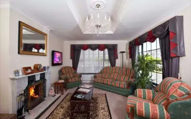 Oakley House B&B
