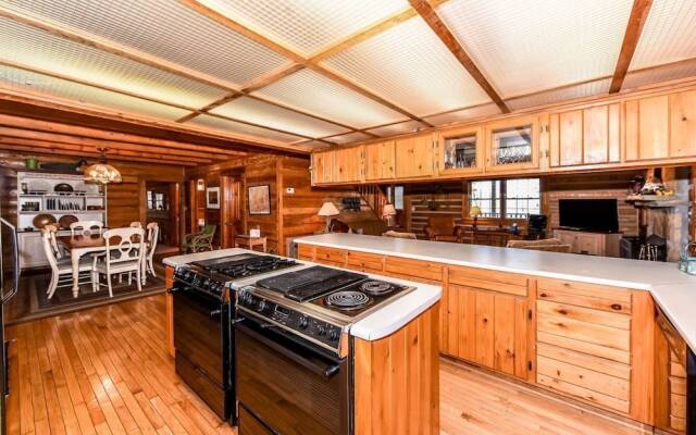 Tranquility - 4 Br home by RedAwning