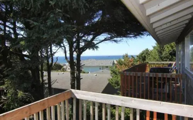 Peik's Place - 4 Br home by RedAwning