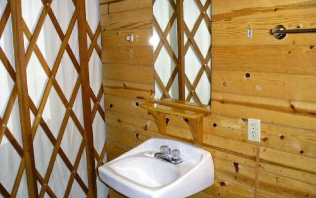 Yosemite Lakes Meadow Yurt 17