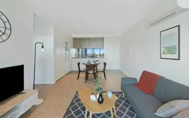 MEL Waterview 2bed Pool Gym Free Parking Vdo-17