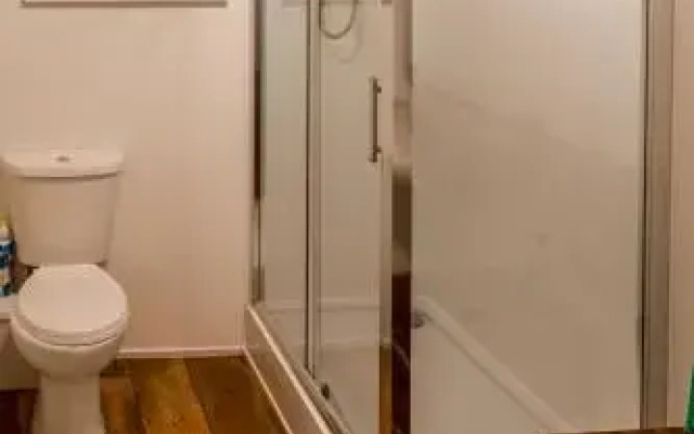 WhiteGates Apartment