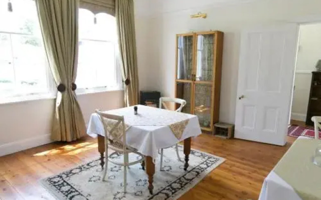 Auld House B & B