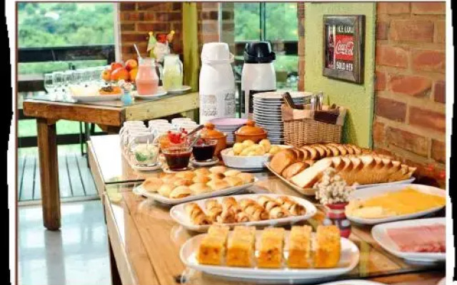 Bina's Haus Pousada, Cafeteria e Atelier