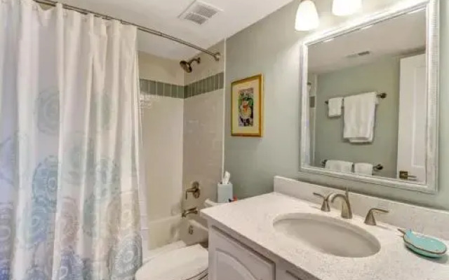 Gorgeous Oceanfront Views Condo with On Site Pool and Fully Covered Parking by RedAwning