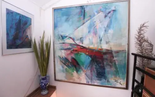 Art House And Garden By The Sea