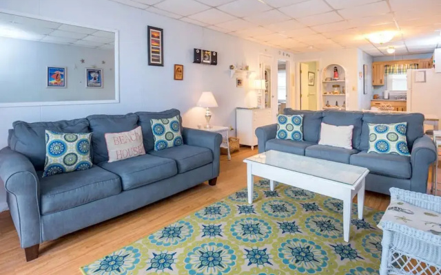 46th St Windjammer 302 1Br Condo