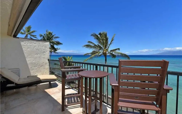 Lokelani #A205 - 2 Br condo by RedAwning