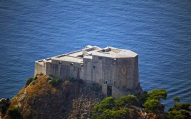 Old Dinka Studio Apartment