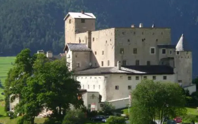 Schloss Naudersberg