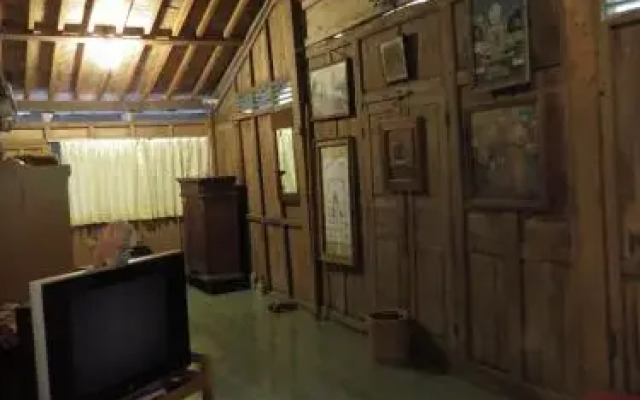Rumah Limasan Jawa Homestay