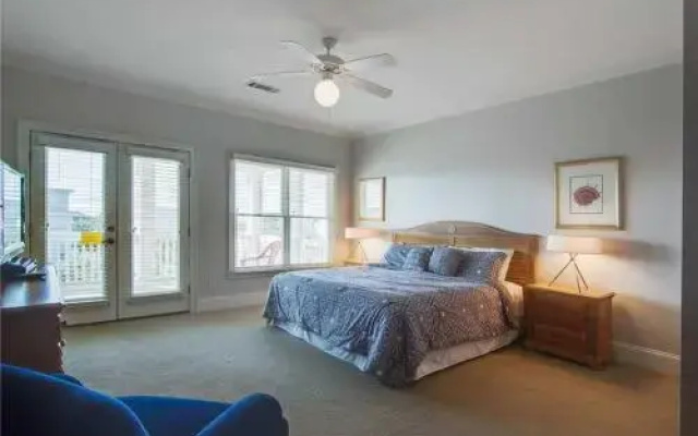 Carolina Boulevard 916 by RedAwning