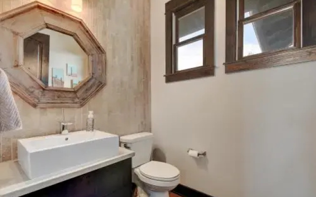 Amenities Grace Lake Travis Villa by RedAwning