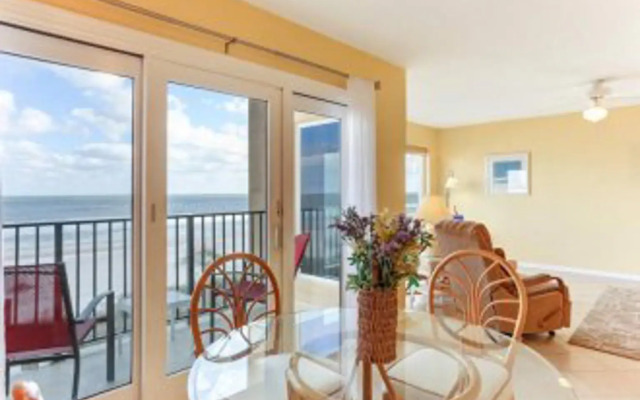 Brilliantly Decorated Condo for Your Perfect Beach Escape by RedAwning