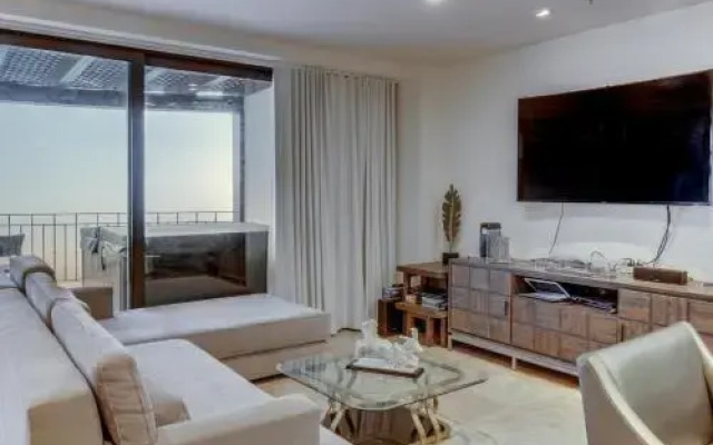Luxury Oceanfront Penthouse at Crocs