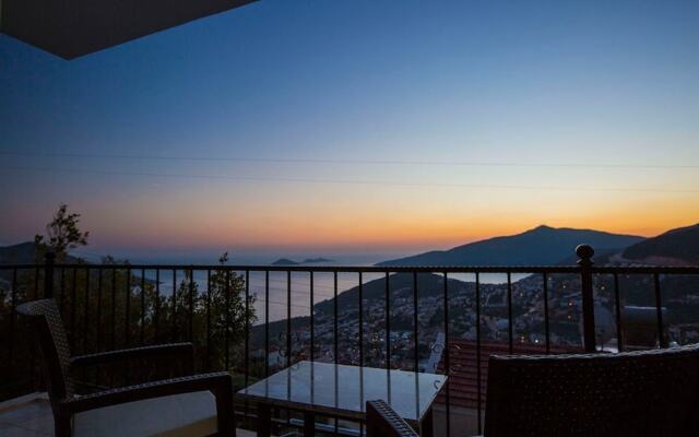 Villa Kartal by Akdenizvillam