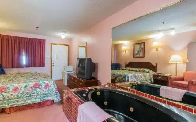 Colonial Inn & Suites