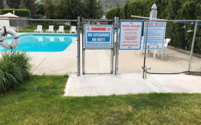 Holiday Beach Resort Motel