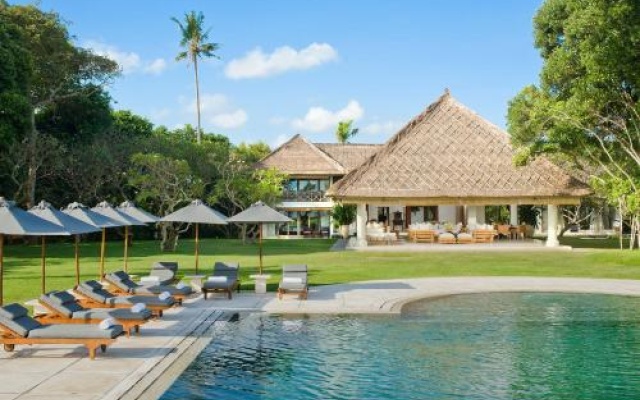 Villa Atas Ombak