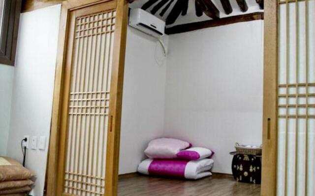 Lili Hanok Guesthouse