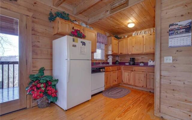 Bear Tracks - Two Bedroom Cabin