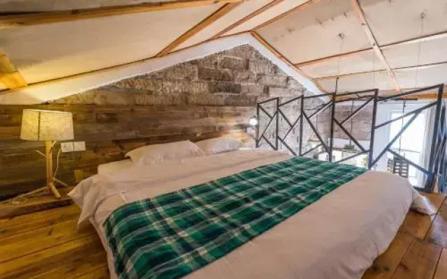 Qingyi Coral Rock Guest House