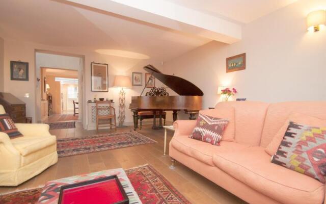 Veeve Edge St 3 Bed With Large Roof Terrace Notting Hill Kensington